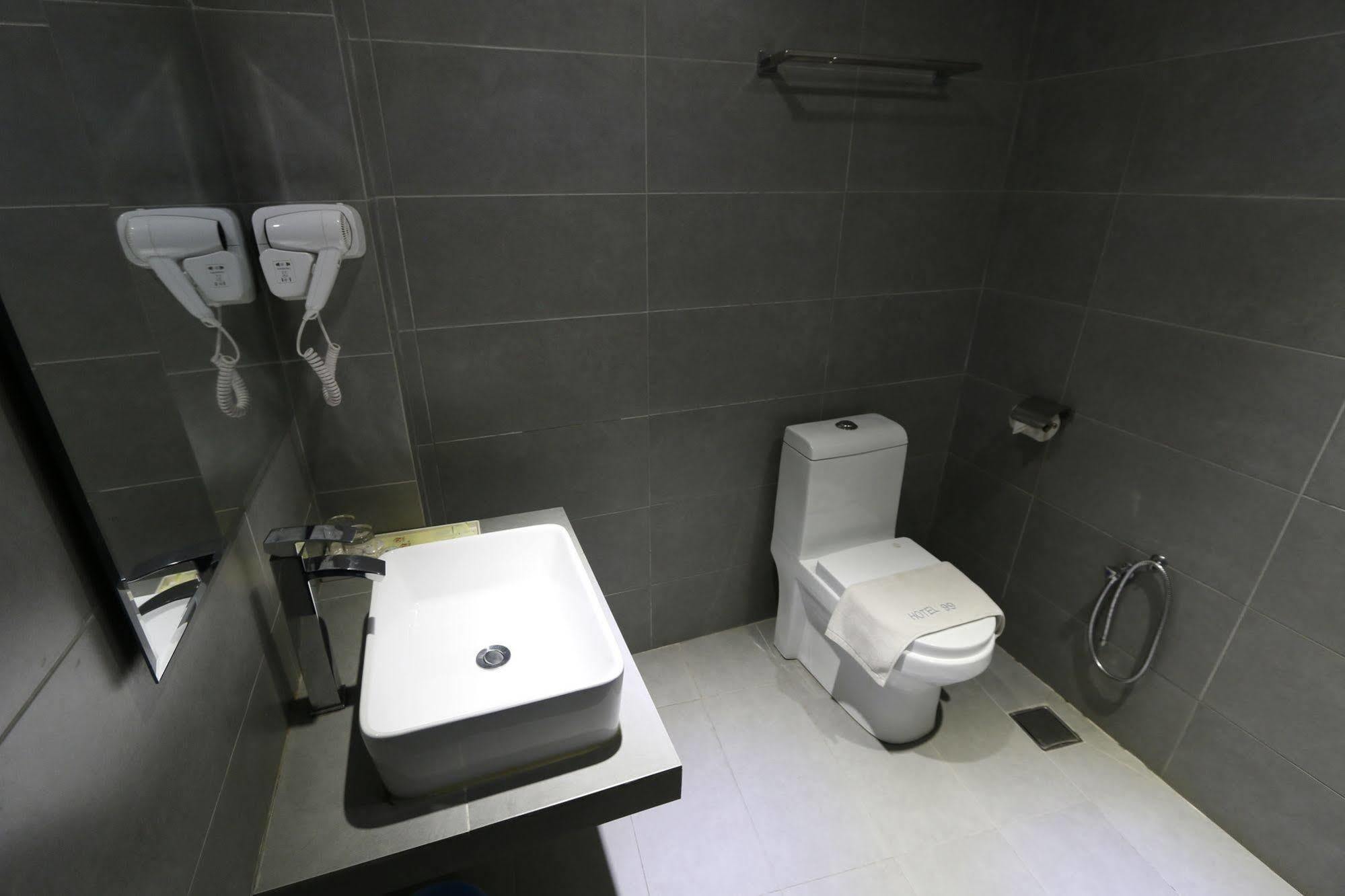 Hotel 99 Pusat Bandar 푸총 외부 사진
